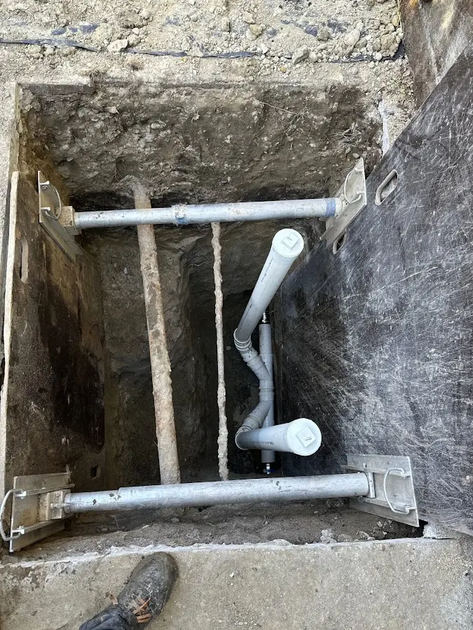 Experienced plumber completing Drain Cleaning work in South Gate